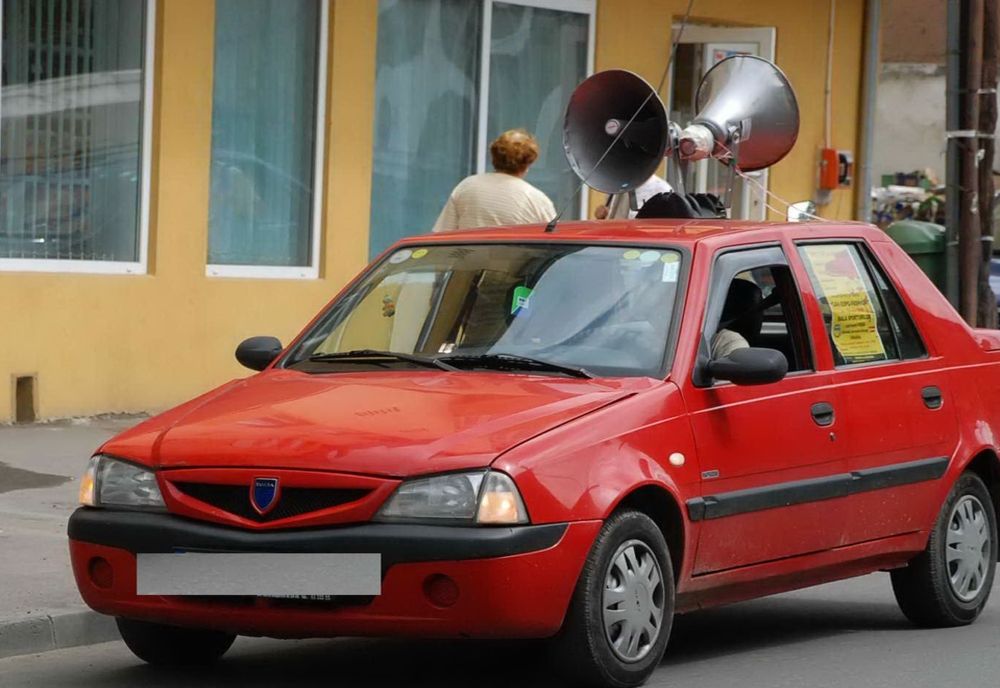 Un gălățean care anunța prin portavoce că vinde pește pe o stradă din municipiul Brăila, s-a ales cu dosar penal