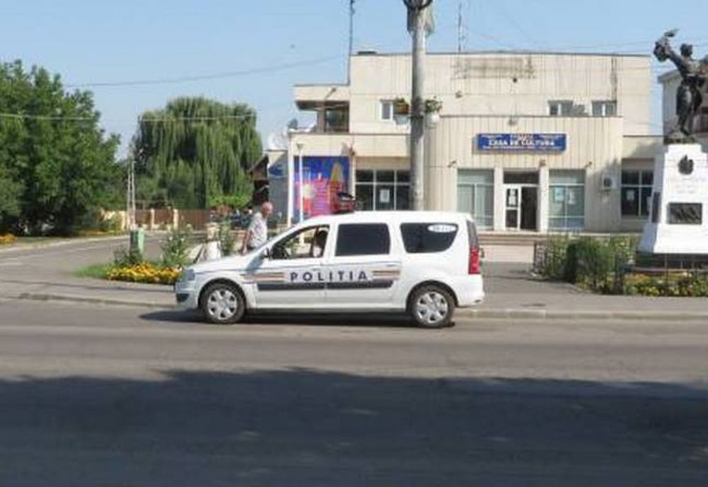 Unui șofer care conducea autoturismul în orașul Ianca i s-a făcut rău la volan și a lovit 4 mașini parcate și un pieton aflat pe trotuar