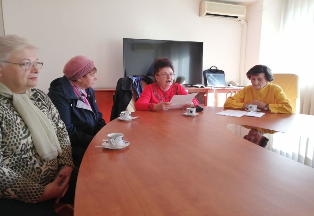 Protest al pensionarilor brăileni încheiat cu discuții și biroul Prefectului