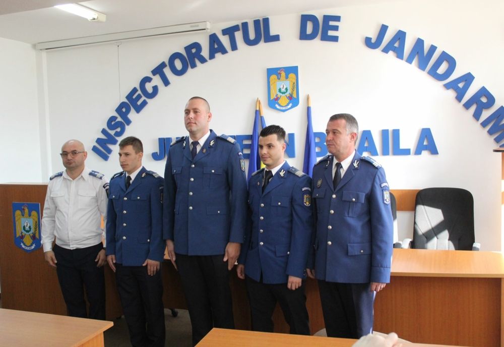 Cei trei jandarmi care au găsit-o pe fetița din Corbeni au fost avansați în grad înainte de termen, în mod excepțional