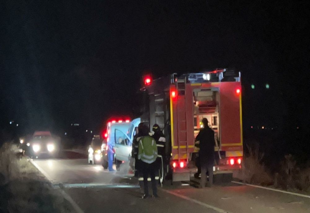 A acroșat sensul giratoriu, fiind proiectată în gardul unei case