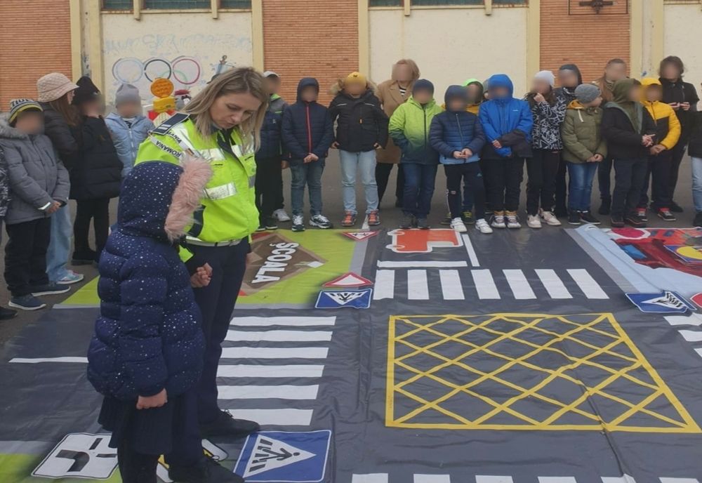 Laboratorul de educație rutieră, atracția copiilor de la Școala Al. I. Cuza din Brăila