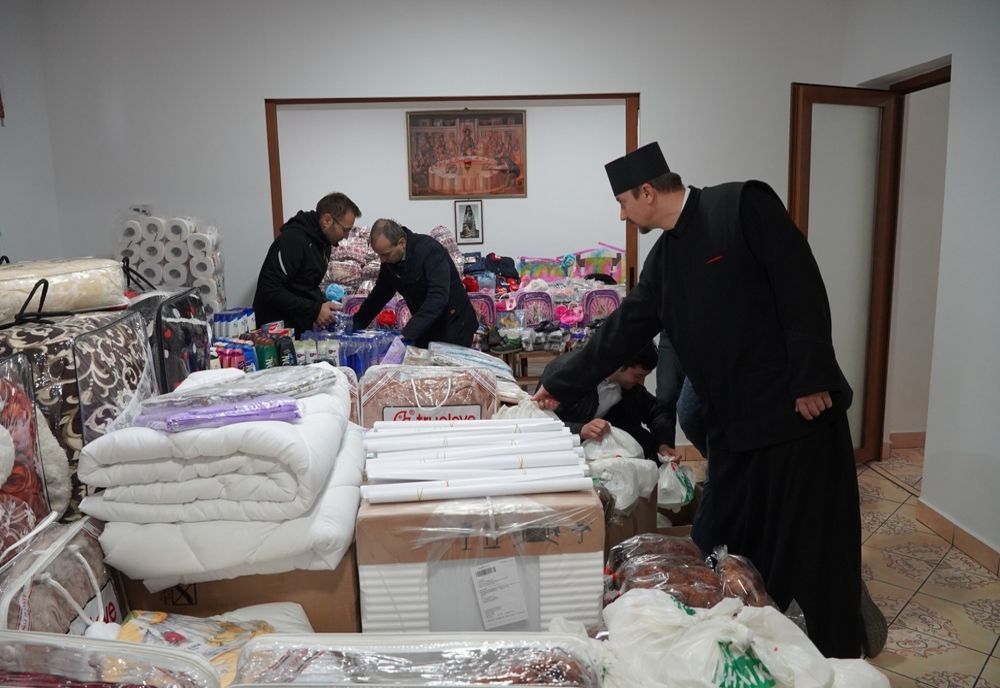 Ajutoare pentru tinerii orfani şi copiii nevoiaşi prin Centrul social „Sfântul Vasile cel Mare” din Brăila