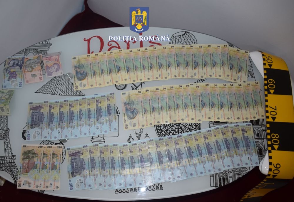 Video: Percheziții la imobilul din Buzăul al unui bărbat de 42 de ani cercetat pentru proxenetism