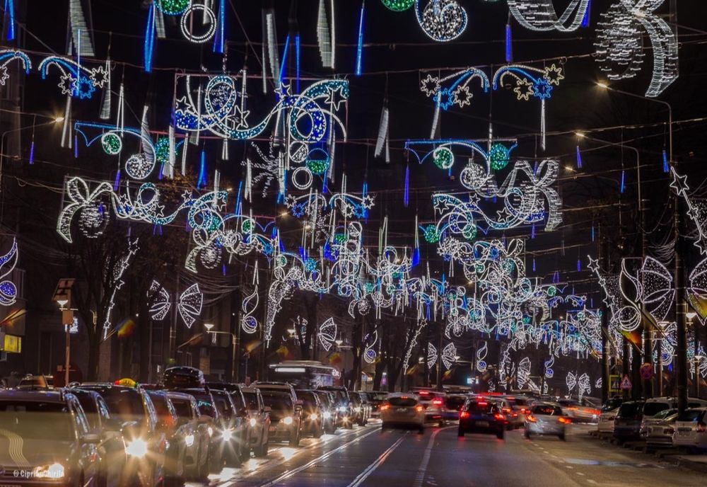 S-au aprins luminițele de sărbători în municipiul Brăila