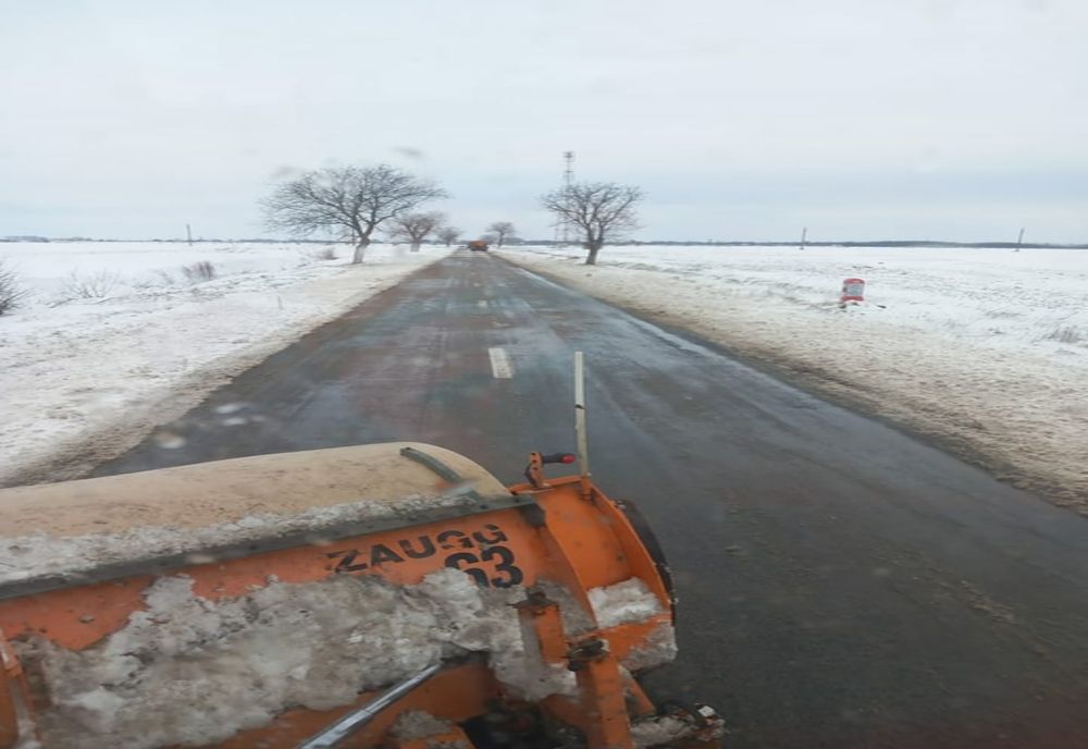 Încă mai sunt drumuri din județ unde se lucrează în vederea fluidizării traficului