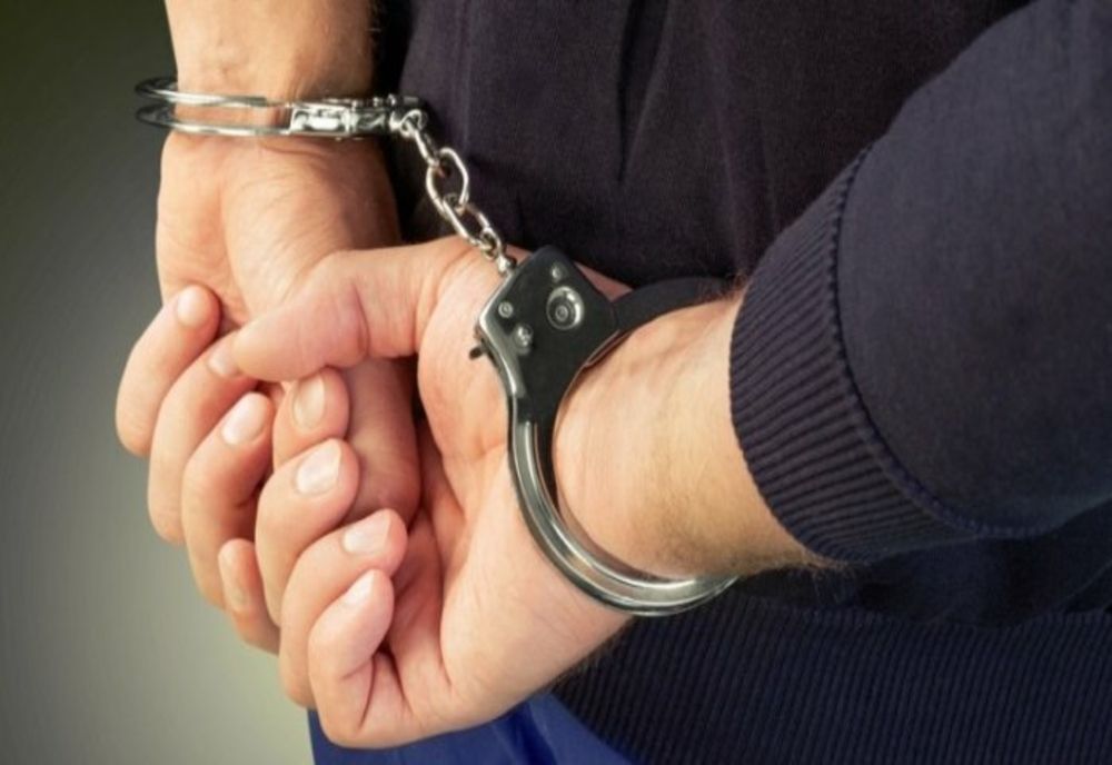 Adolescent tâlhărit în plină zi la Mizil de un brăilean. Acestuia i-a fost smuls lănțișorul de la gât