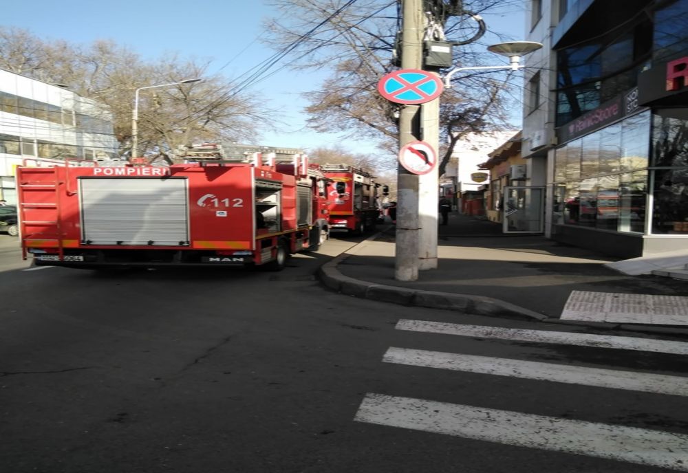 Clădire de birouri de pe Calea Călărașilor din municipiul Brăila, evacuată din cauza fumului de la o centrală termică