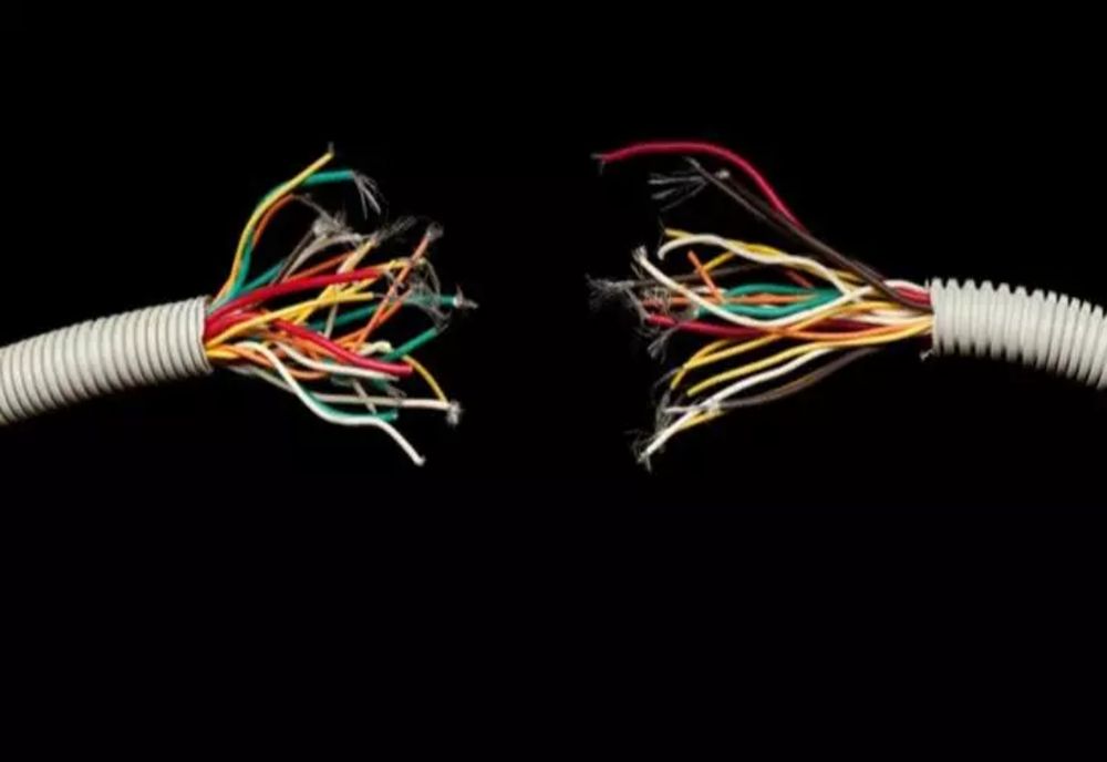 Hoți de cablu de comunicații, arestați la domiciliu