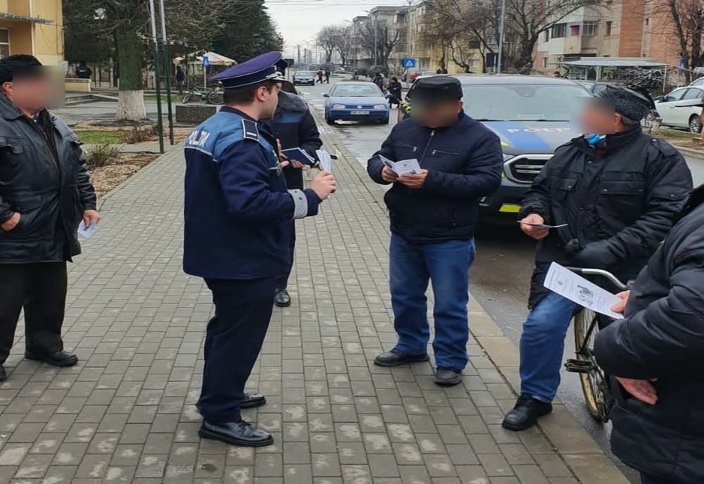 Acțiune a polițiștilor din cadrul Biroului pentru Protecția Animalelor de conștientizare de către proprietarii de câini și pisici, cu privire la obligațiile ce le revin