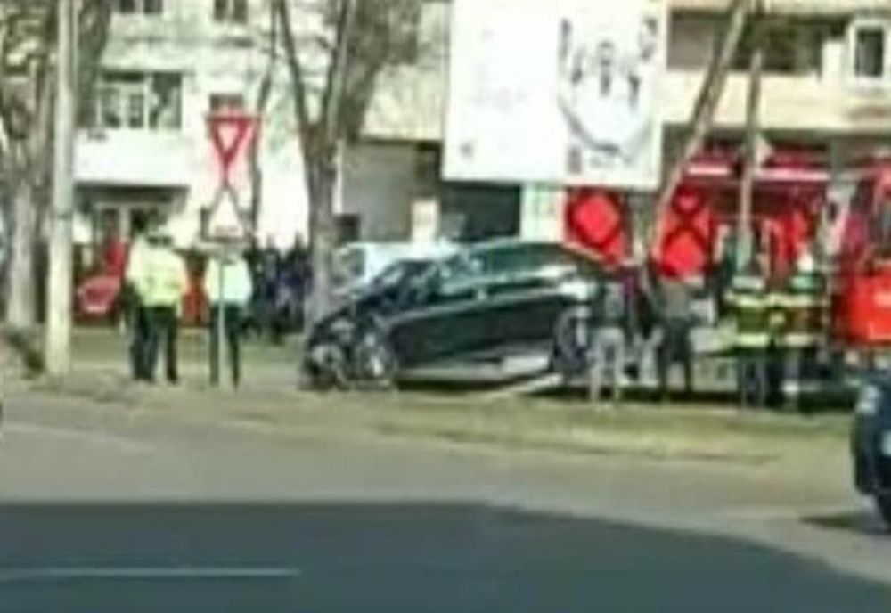 Un gălățean a intrat cu mașina într-un stâlp pe Calea Călărașilor, în municipiul Brăila