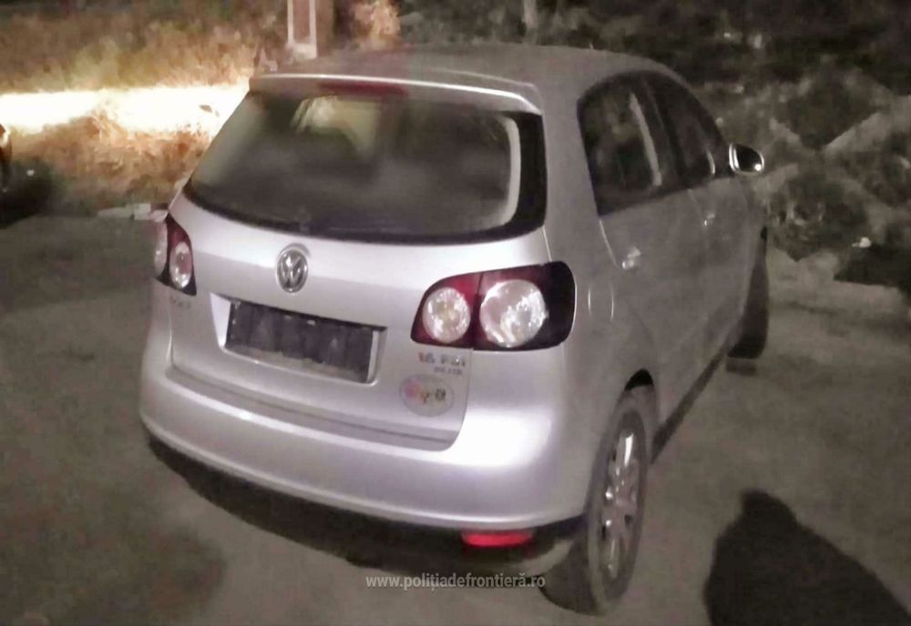 Depistat de polițiștii de frontieră conducând un autoturism cu numerele de înmatriculare provizorii expirate