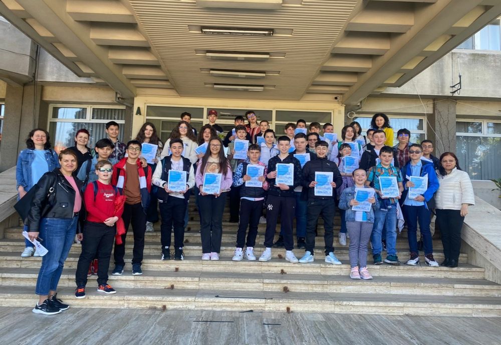 Activitate dedicată Zilei Europei pe Platoul din fața Prefecturii Brăila