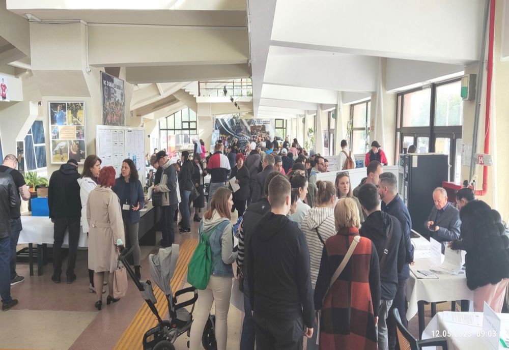 La ”Bursa locurilor de muncă” organizată astăzi de AJOFM Brăila au participat 410 solicitanți de loc de muncă