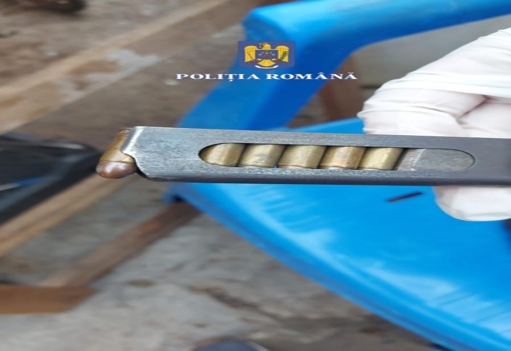 Armă letală și 18 cartușe letale aferente armei, deținute ilegal