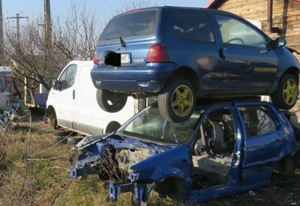 Un bărbat din Ianca a fost amendat cu 7000 de lei pentru cele 26 de autovehicule dezafectate găsite pe terenurile sale