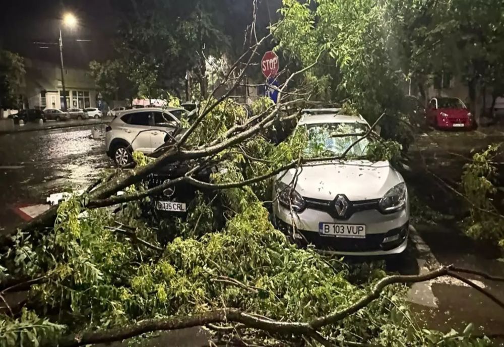 Furtuni de COD ROȘU în România. Aproape 400 de intervenții în București și Ilfov