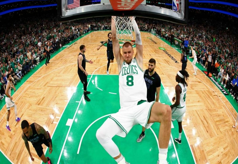 A început marea finală NBA