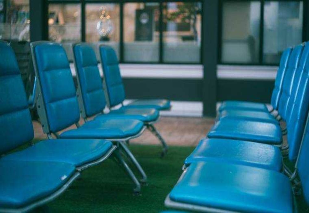 TRAFICANT DE DROGURI DIN EUROPA, PRINS ÎN FLAGRANT ÎN PARCAREA AEROPORTULUI DIN IAȘI