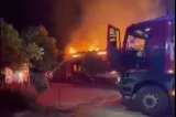 Noapte de coșmar în Caraș-Severin. Trei locuințe au ars în urma unui incendiu violent
