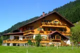 Românii au luat cu asalt cazările în august. Turismul din România a revenit puternic după un început slab de an