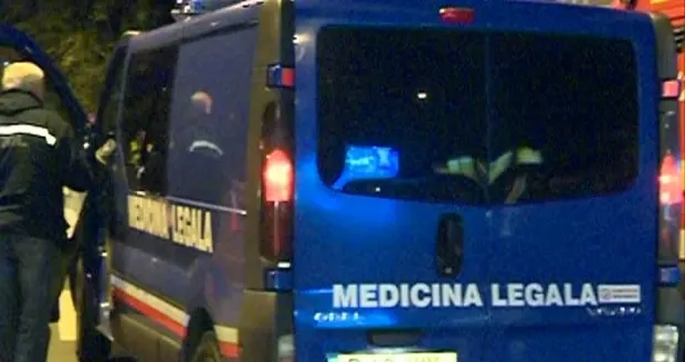 Bărbat neidentificat găsit mort într-o construcție dezafectată