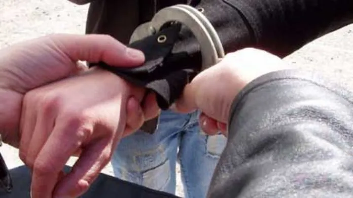 Condamnat la închisoare depistat de polițiști și încarcerat