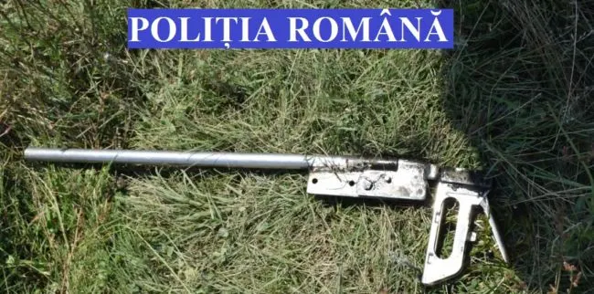Dispozitiv artizanal tip armă, ridicat de polițiști de la un bărbat din localitatea brăileană Pântecani