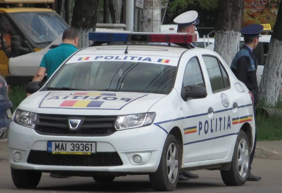 Doi tineri din București, depistați transportând produse de uz casnic şi aparatură de masaj, fără a deţine documente de provenienţă
