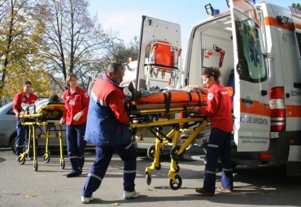 Accident cu 3 victime pe DJ 221 în localitatea Romanu