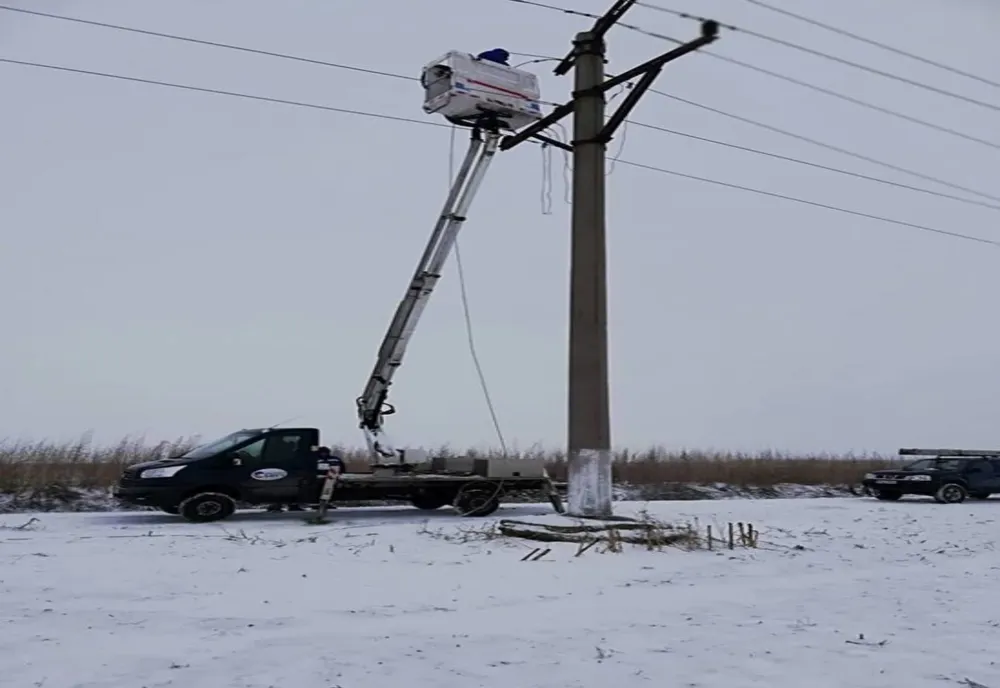 Copaci căzuți și localități fără energie electrică