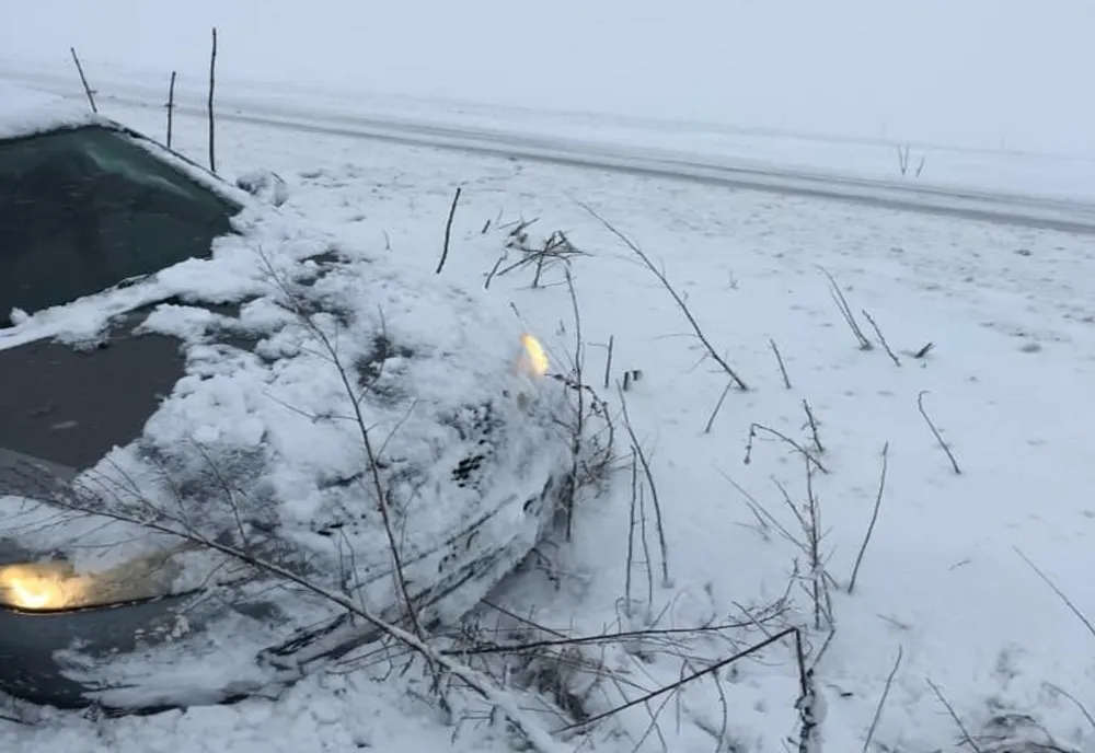 Autovehicule derapate sau blocate din cauza zăpezii viscolite