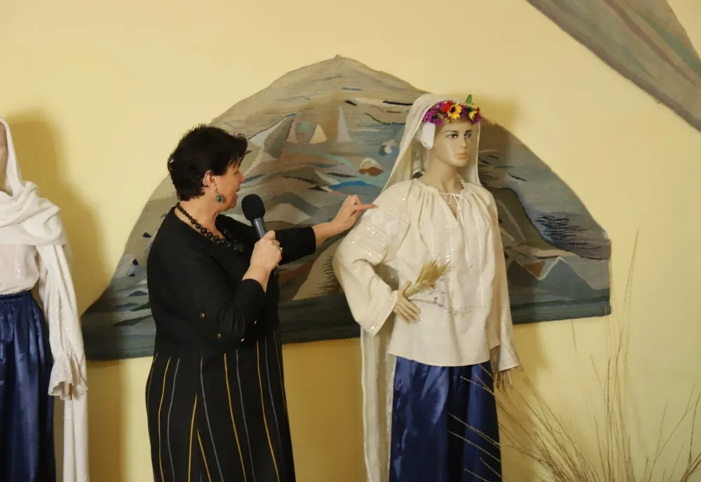 Dezbatere metodologică: "Căminul cultural, centrul vital al cunoaşterii, conservării şi promovării zestrei strămoşeşti - Tradiţii, obiceiuri şi meşteşuguri"