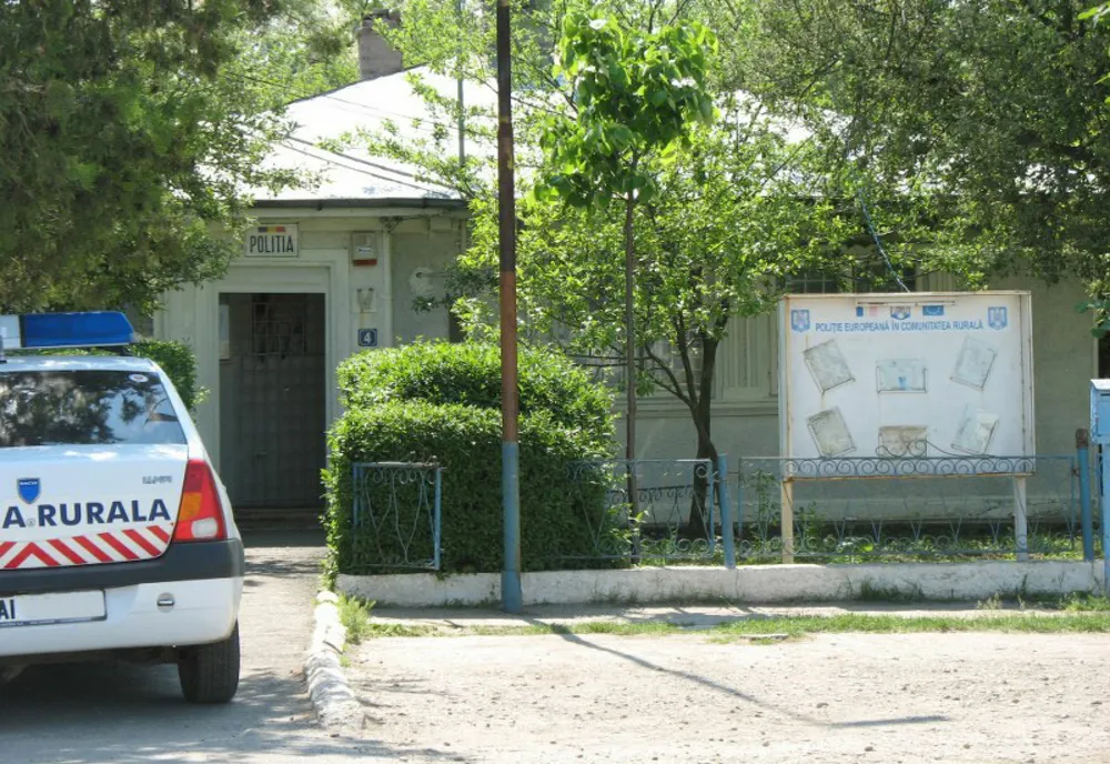 Amendat pentru că deși trebuia să fie în carantină, nu a fost găsit la domiciliu de polițiști