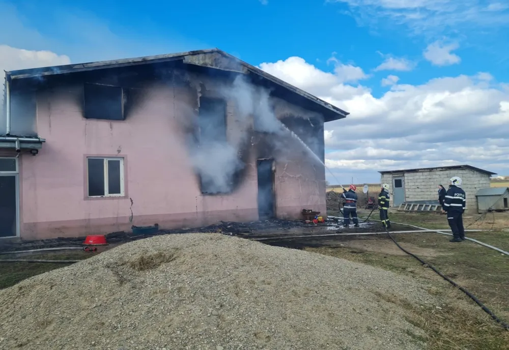Video: Incendiu la o clădire a unei ferme din localitatea Siliștea