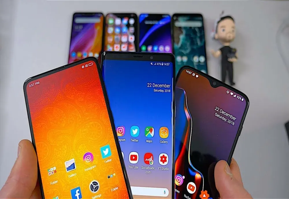 Doi tineri și un bărbat din județul Vrancea bănuiți de furtul a nouă telefoane mobile