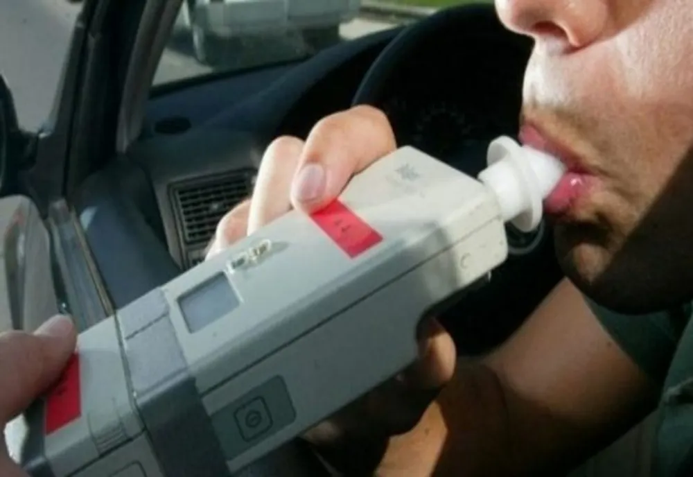 Aproape de comă alcoolică și fără permis de conducere depistat la volan de polițiști din cadrul Secției 5 Poliție Rurală Viziru