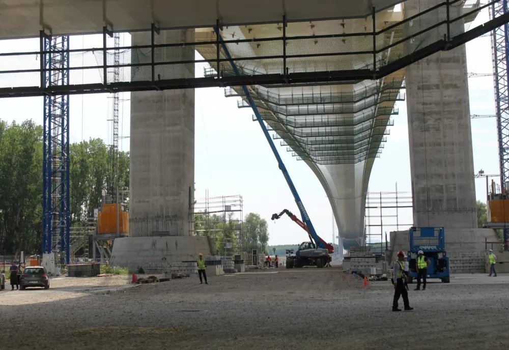 Președintele CJ Brăila spune că se intenționează realizarea unei zone de agrement la piciorul podului, cu specific pescăresc