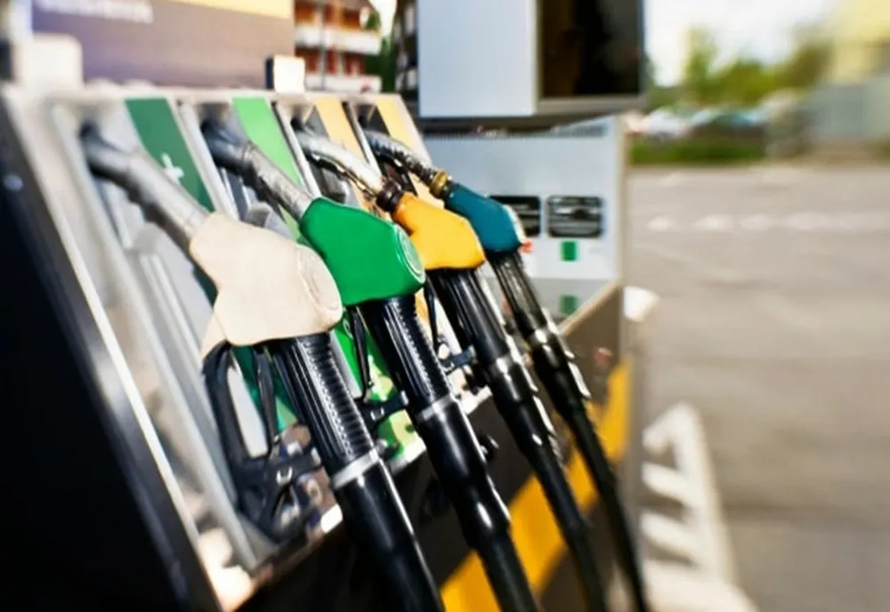 Compensarea prețului la carburanți va fi prelungită până la finalul anului. Miniștrii Energiei din Uniunea Europeană se reunesc la Bruxelles