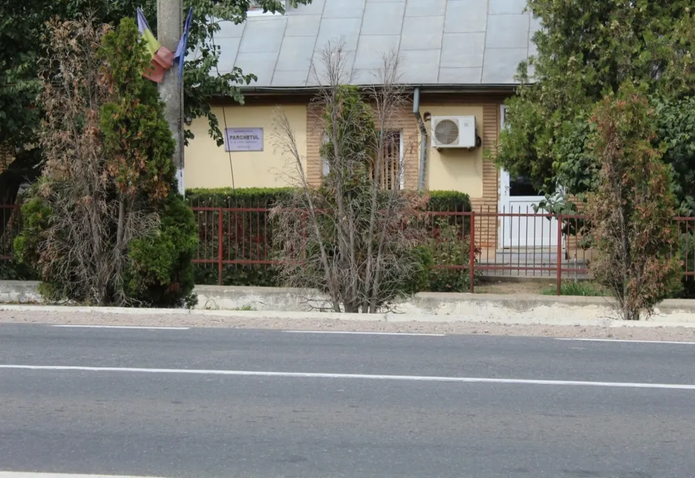 Cercetați sub control judiciar după ce u tâlhărit doi bărbați