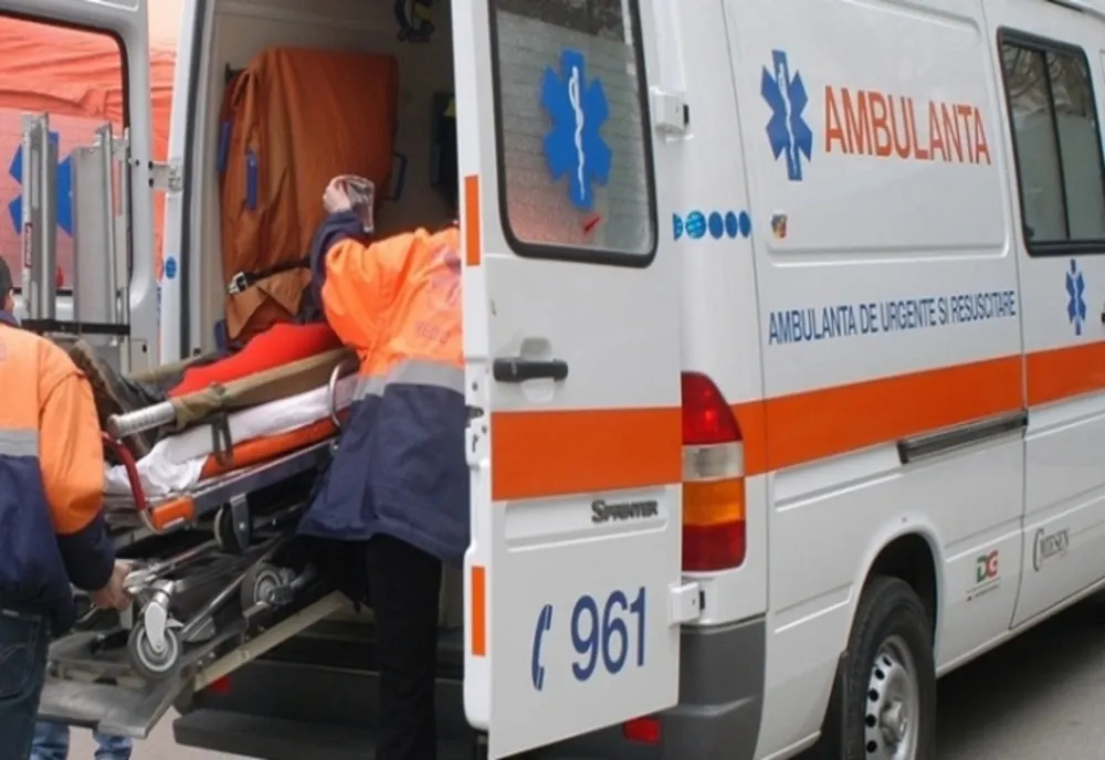 Un bărbat de 51 de ani a fost luat în plin de un autoturism în timp ce încerca să traverseze Calea călărașilor prin loc nepermis