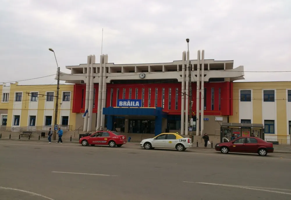 Brăilean aflat în arest la domiciliu pentru furt calificat și tentativă la furt calificat, găsit de polițiști în gara CFR Brăila