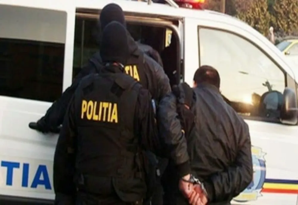 Doi brăileni, un bărbat și o femeie, au furat mai multe bunuri din buzunarele unor clienți ai unor restaurante din Predeal
