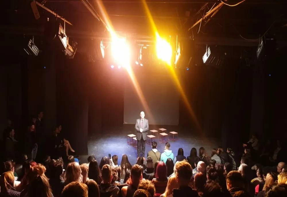 Ziua Mondială a Teatrului marcată la Brăila cu un spectacol al elevilor Liceului de Arte ”Hariclea Darclee” alături de profesorii de specialitate și actori ai teatrului brăilean
