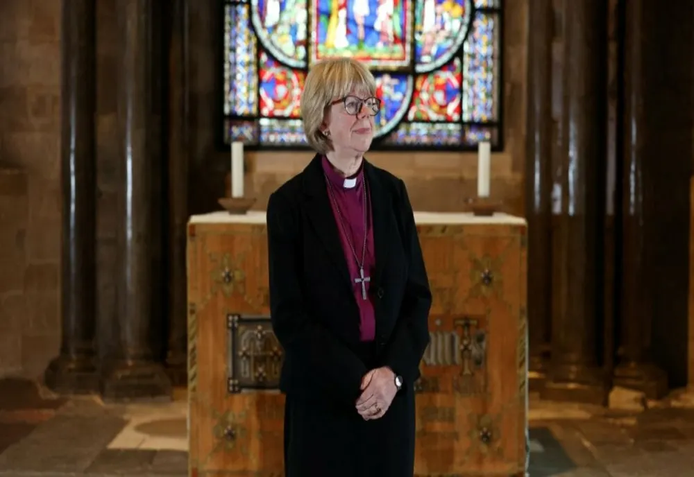 SARAH MULLALLY, PRIMA FEMEIE DIN ISTORIE CARE VA CONDUCE BISERICA ANGLICANĂ