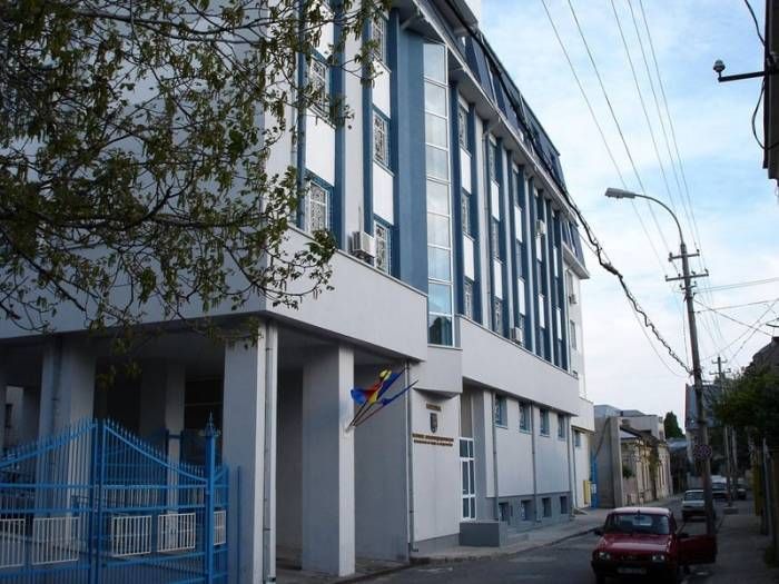 Condamnat pentru contrabandă, s-a predat polițiștilor