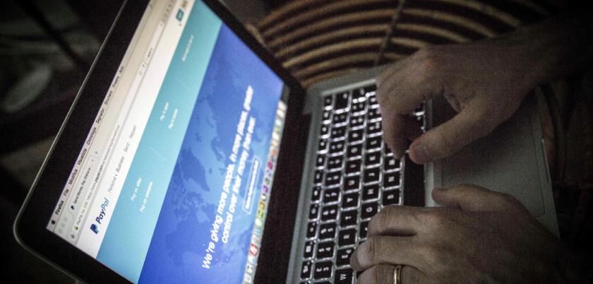 O brăileancă a fost lăsată fără bani de un escroc pe care îl credea general american şi cu care spera să se mărite.