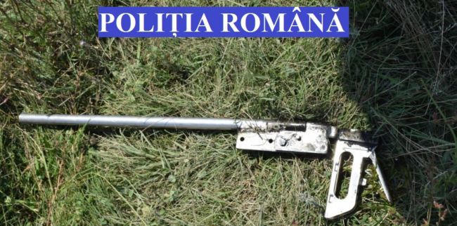 Dispozitiv artizanal tip armă, ridicat de polițiști de la un bărbat din localitatea brăileană Pântecani