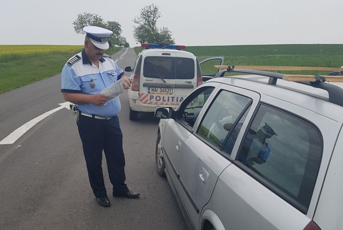Cu permisul suspendat surprins de radar