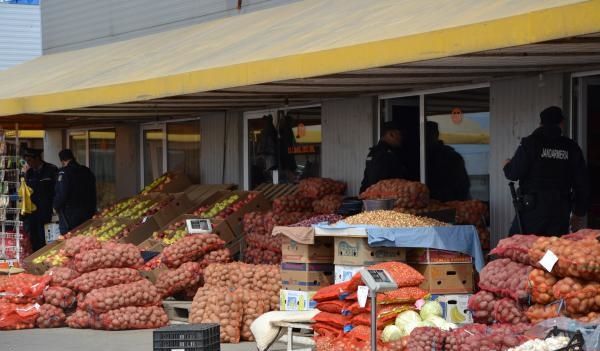 S-au trezit cu marfa confiscată deoarece nu au putut justifica proveniența acesteia